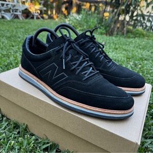 New Balance 1100 Oxford dress / walking shoes - black
(M 9/W 10.5)